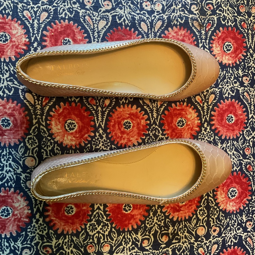 Stylish Tan Ballet Flats